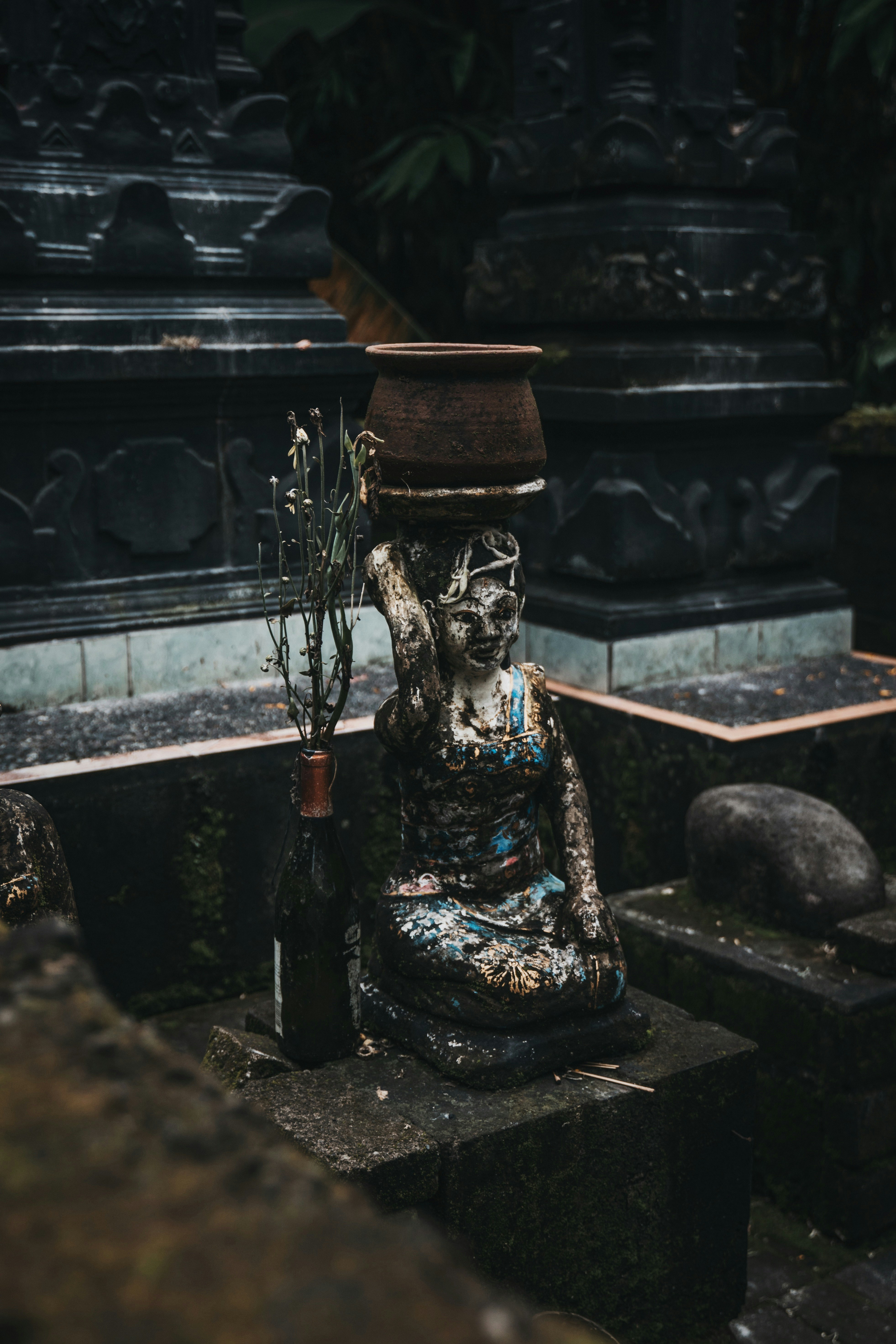 brown and black ceramic figurine